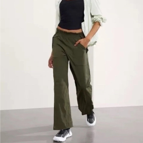 Athleta Pants - Athleta Trekkie High Rise Parachute Pant Aspen Olive Size 12